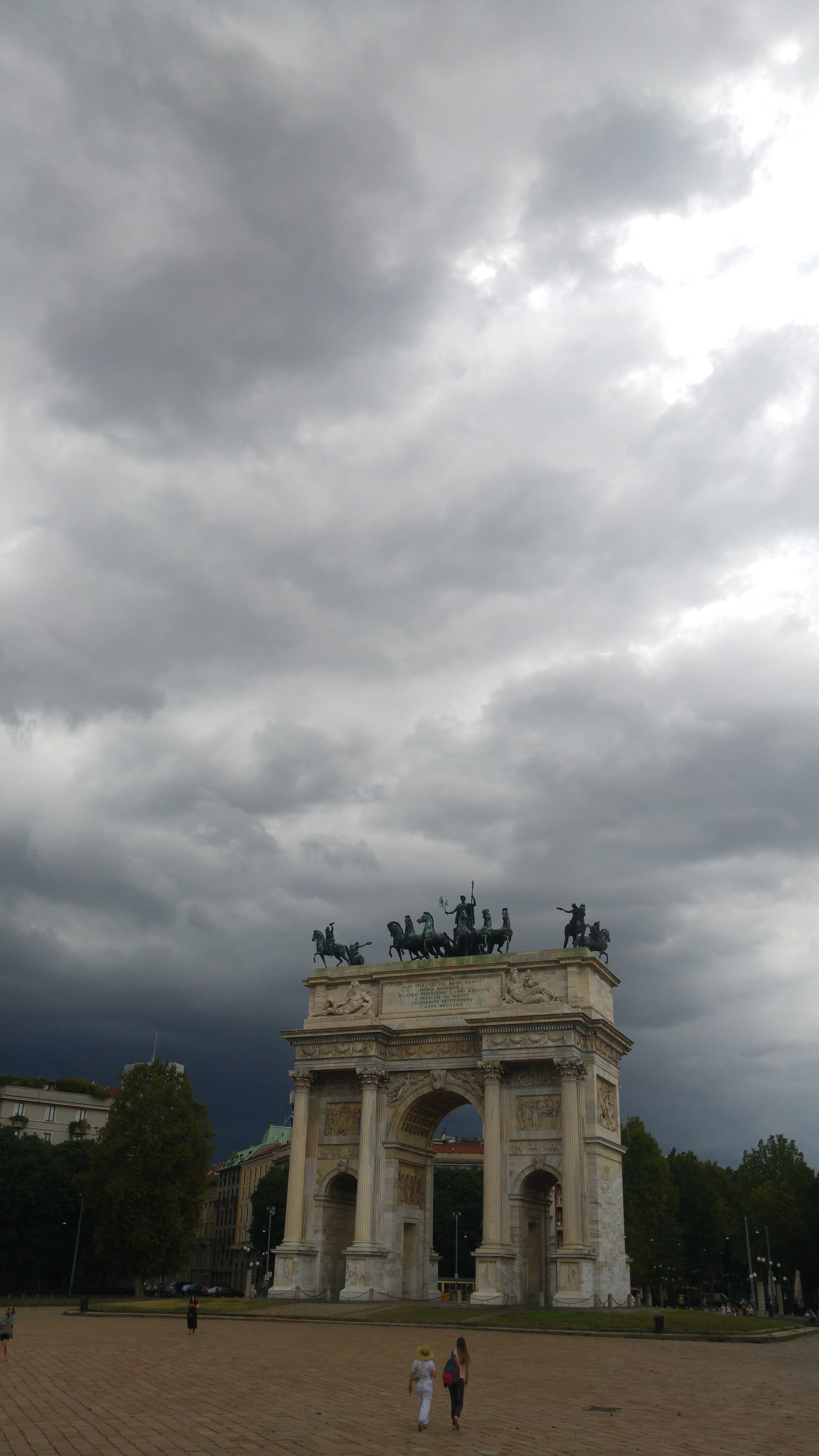 15 milano arco zeus iskee