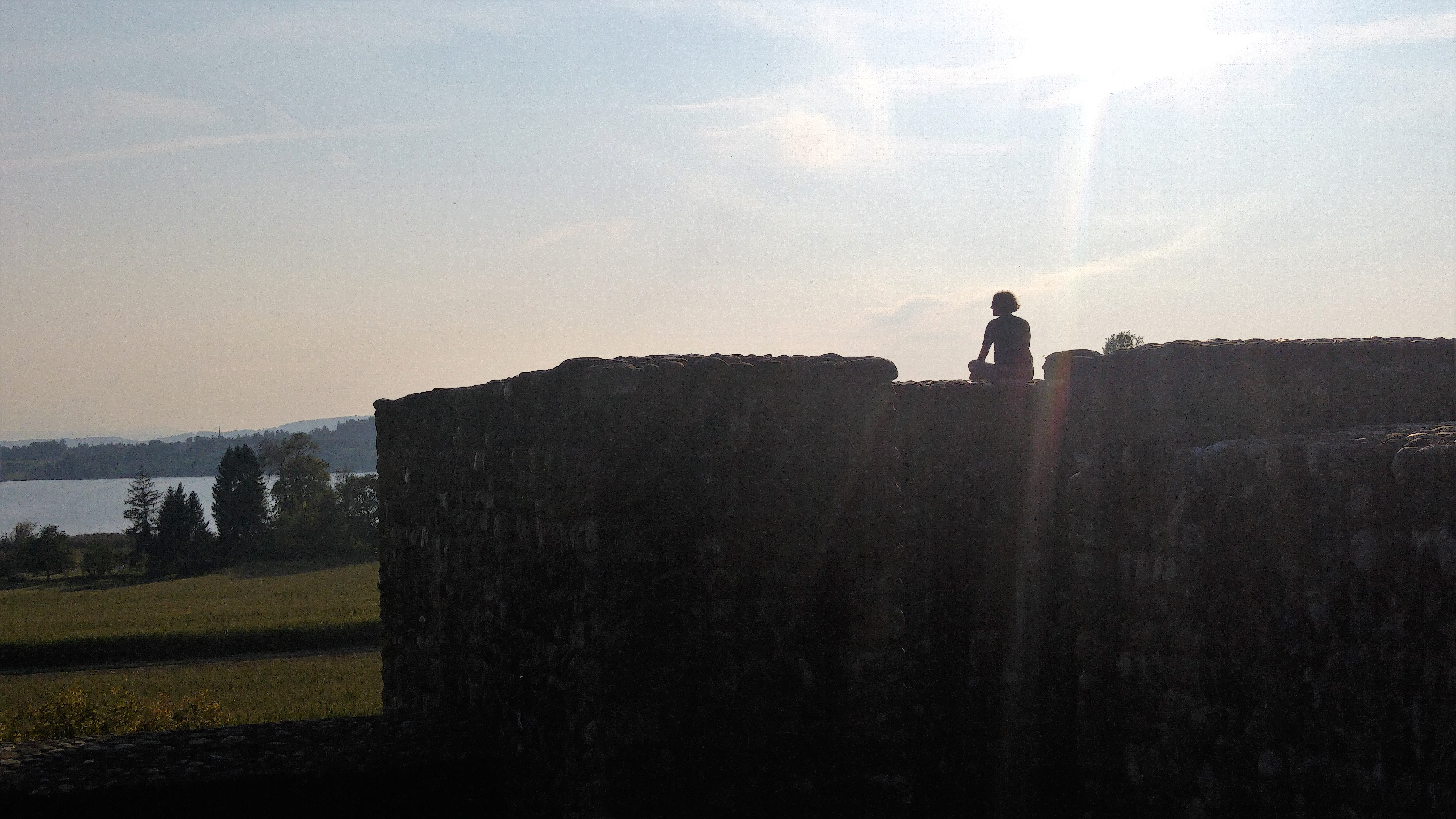 psee 14 meditoija linnan muurilla