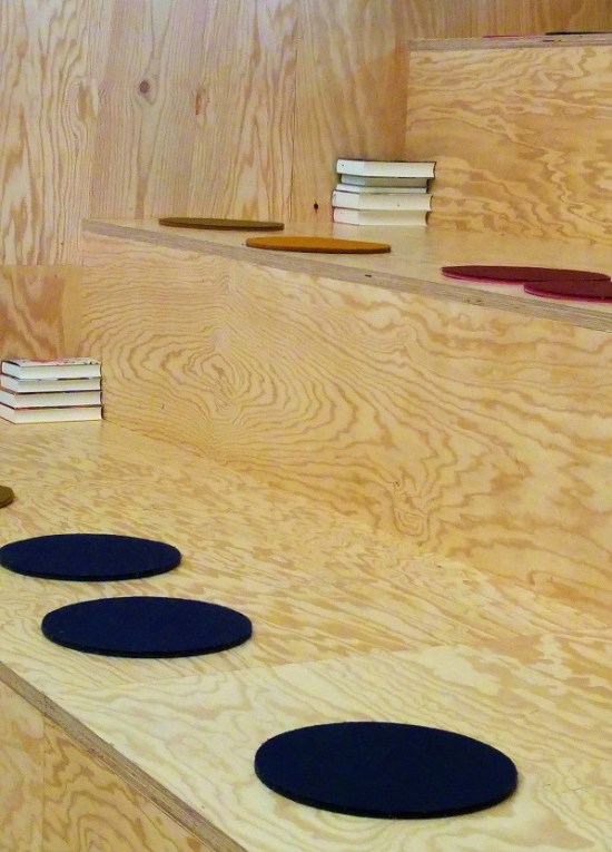 kirjasalonki 2 lauteet p