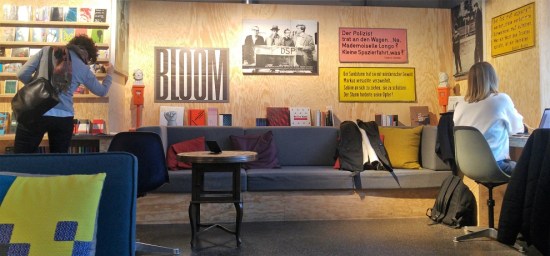 kirjasalonki 3 sohva p