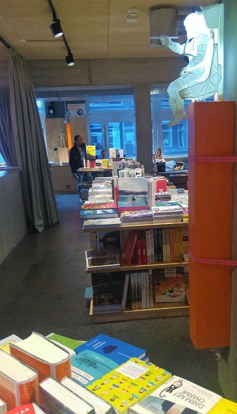 kirjasalonki 6 astronautti kirjat p (2)