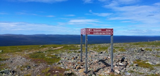 lemmenjoki 3 kyltti huipulla p