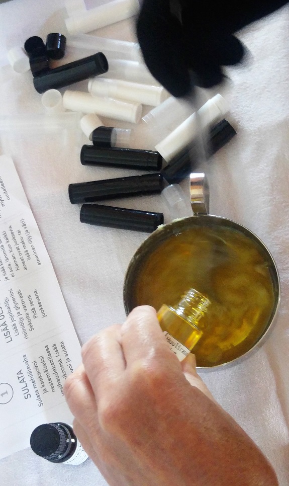 huulirasva 6 öljyä sekaan kaksi kokkia