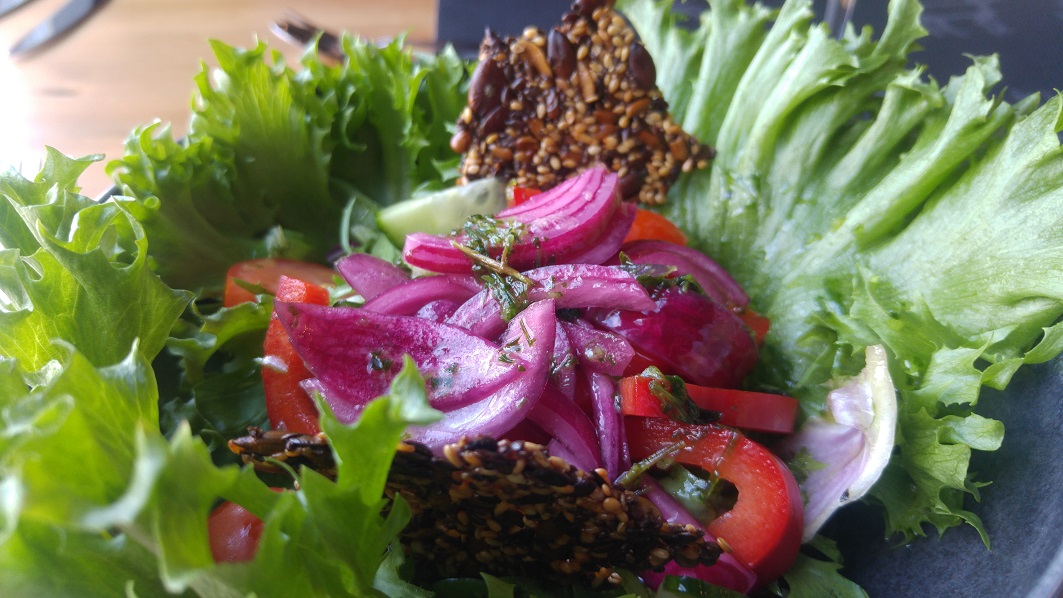 karhunpesäkivi 7 lounas salaatti