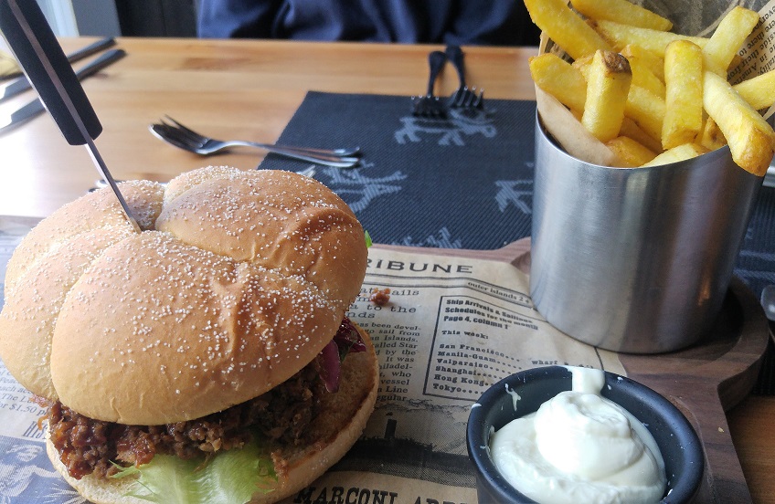 karhunpesäkivi 8 lounas nyhtöburgeri p