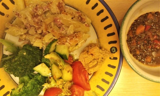 ruoka pk to kinkkukiusaus broccoli salaatti humus