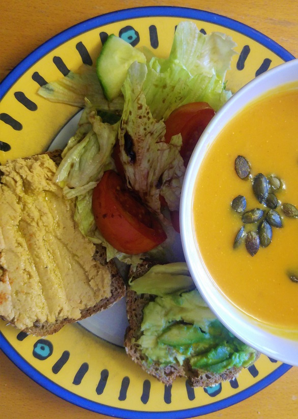 ruoka pk to kupr keitto salaatti humus avocado