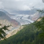 Jäätikkö sulaa, seinämät&nbsp;murenevat