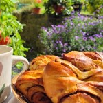 Pullaa ja pihatöitä