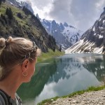 Kylmä hodari vihreällä&nbsp;järvellä